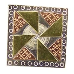 Puffin & Company Pinwheel Quilt Needle Nanny Magnetic Needle Minder, Brooch Multicolor