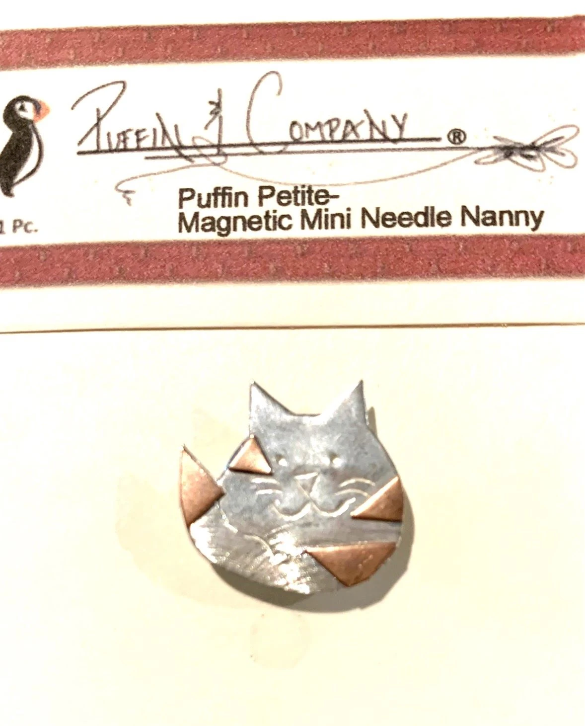 Puffin & Company Mini Needle Nanny - Cheshire Cat Multicolor 2 Puffin & Company Mini Needle Nanny - Cheshire Cat Multicolor