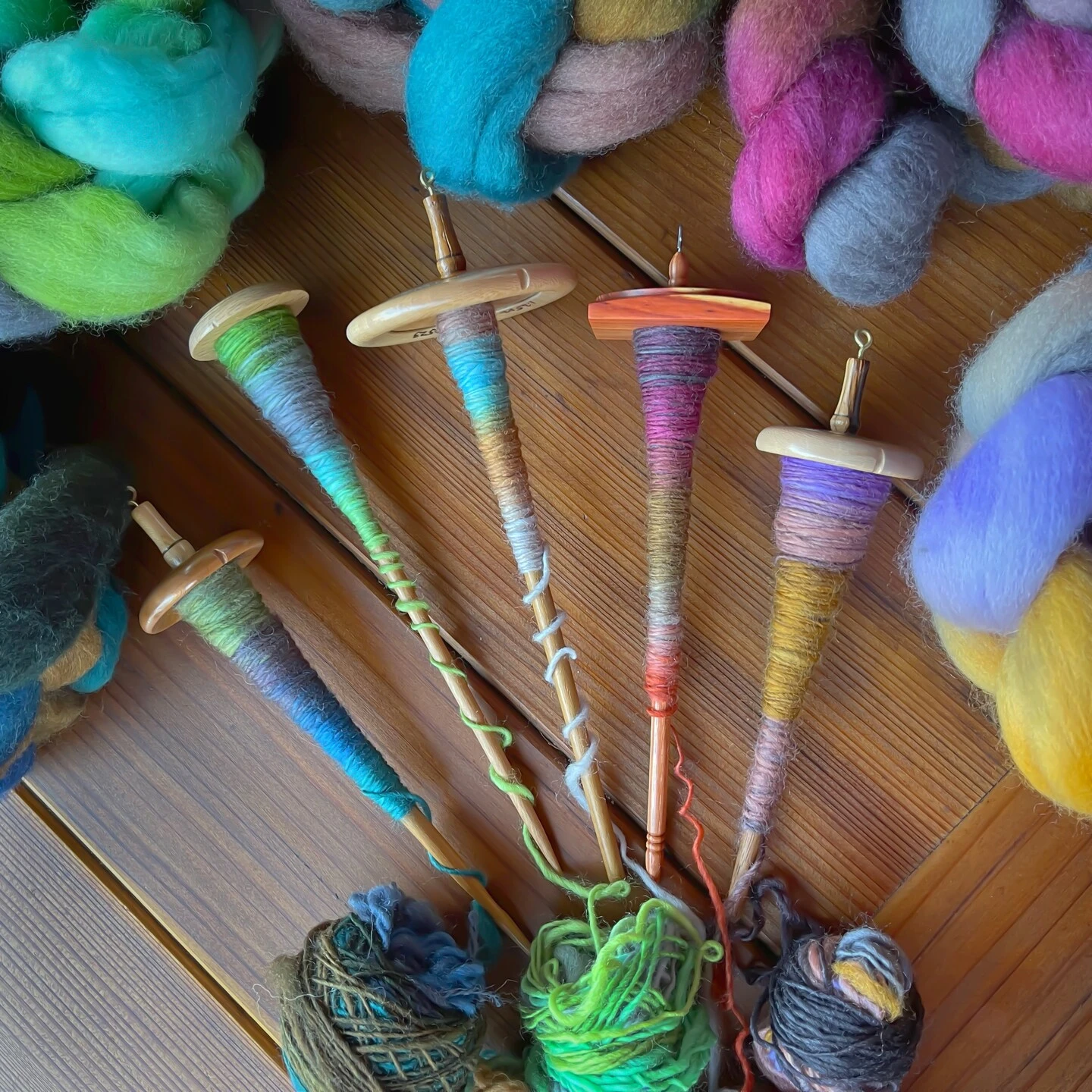 Organic Falkland Wool, Artisan Combed Top Roving: Premium Hand Dyed Fiber Braid For Spinning, Felting, Weaving. 4oz Double Dip Mesa 6 Organic Falkland Wool, Artisan Combed Top Roving: Premium Hand Dyed Fiber Braid For Spinning, Felting, Weaving. 4oz Double Dip Mesa - Image 4